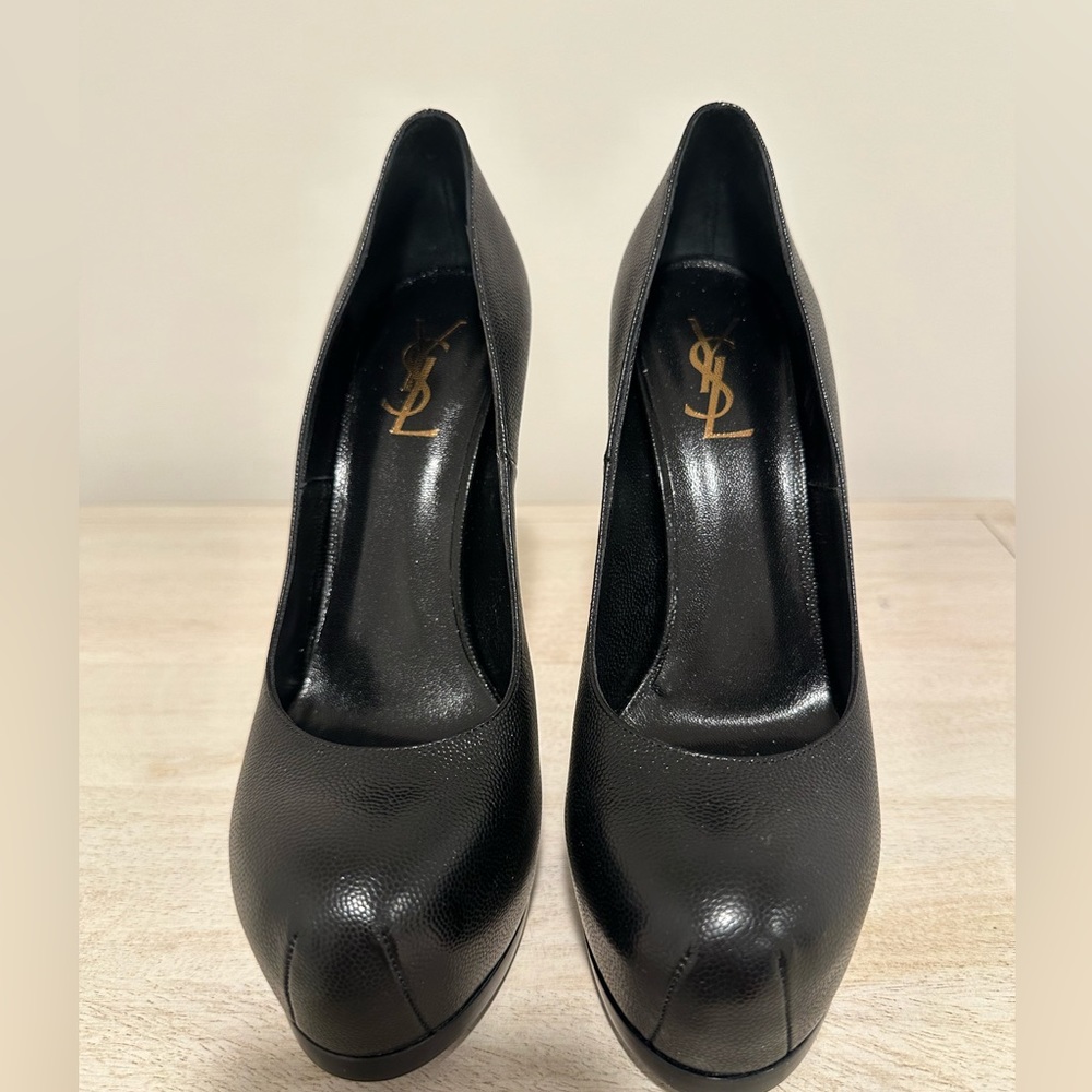 High Heels - Picture 3 of 11